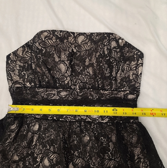 GUESS satin and lace strapless dress - Picture 8 of 9